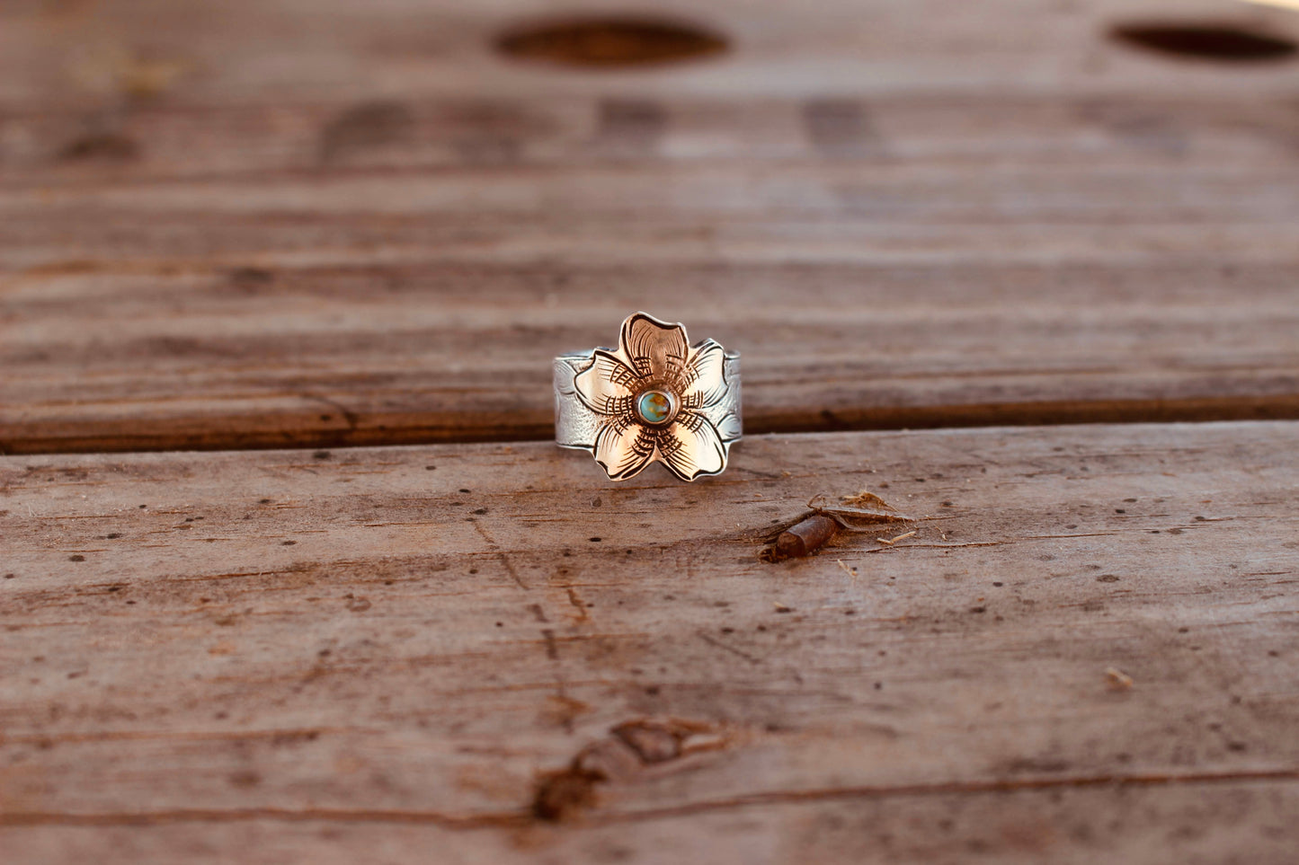 Engraved flower ring