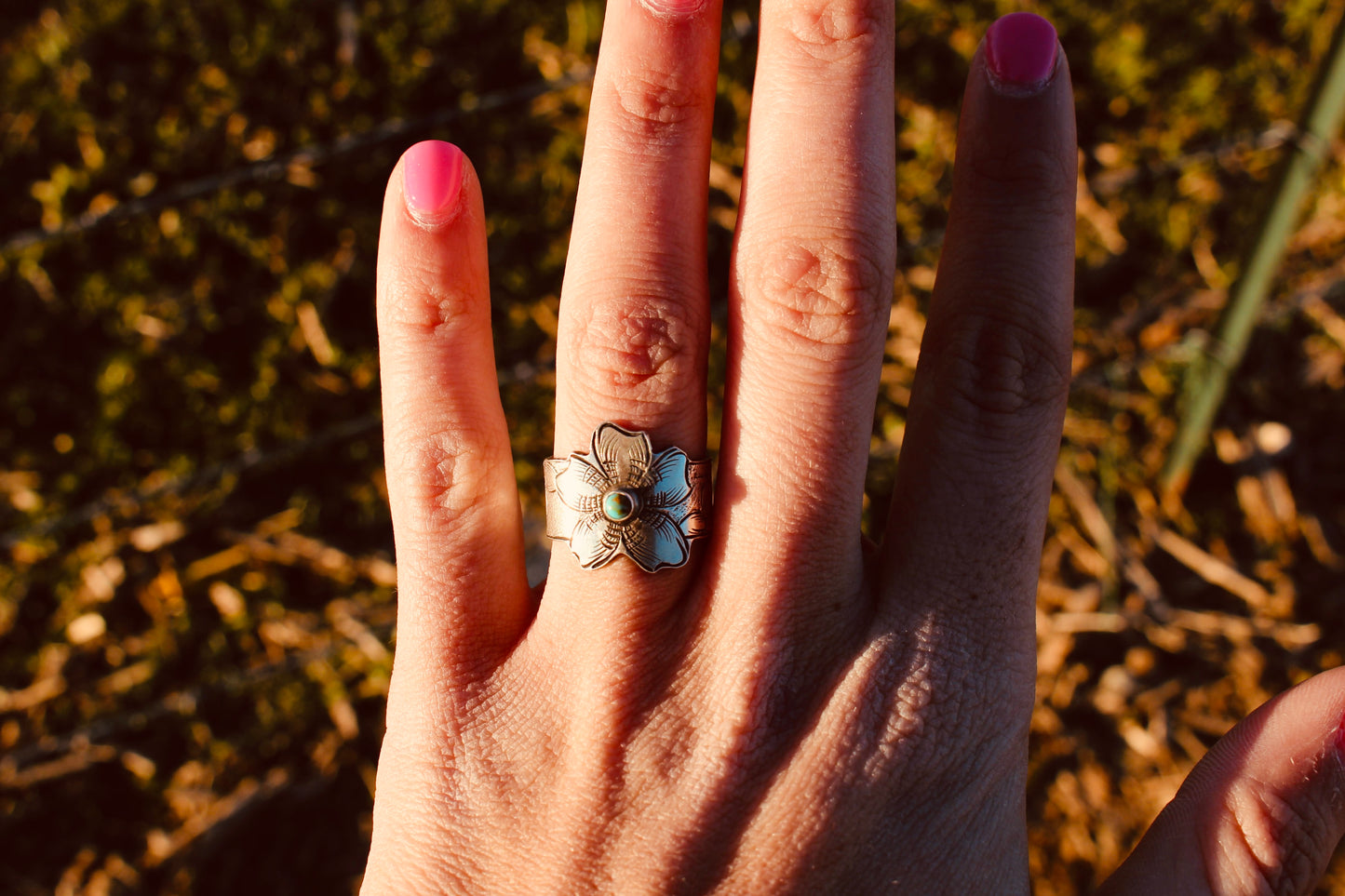 Engraved flower ring